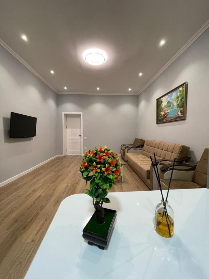 Amir Temur Apartment In Center After Renovation Tashkent Exterior photo